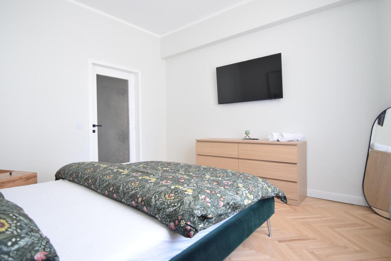 בוקרשט Beautiful Apartment In Old City מראה חיצוני תמונה