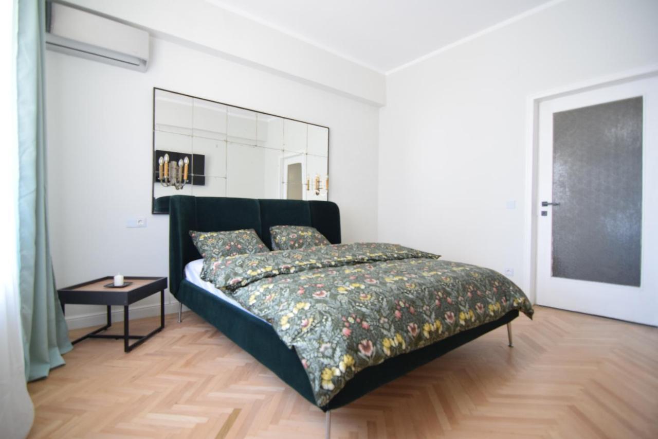 בוקרשט Beautiful Apartment In Old City מראה חיצוני תמונה