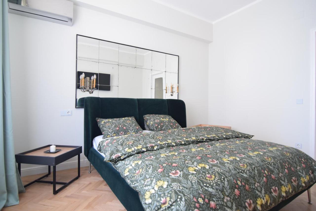 בוקרשט Beautiful Apartment In Old City מראה חיצוני תמונה